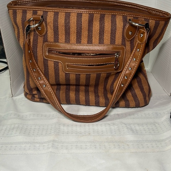 Montana West BOHO bag with Brown Straps and lots of pockets inside and out. - Picture 2 of 7